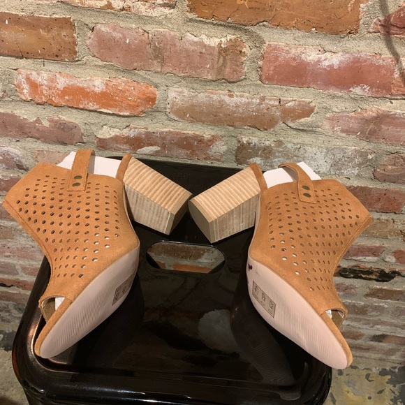 NWOT Sole Society Rena Suede Peep-toe - Picture 3 of 7